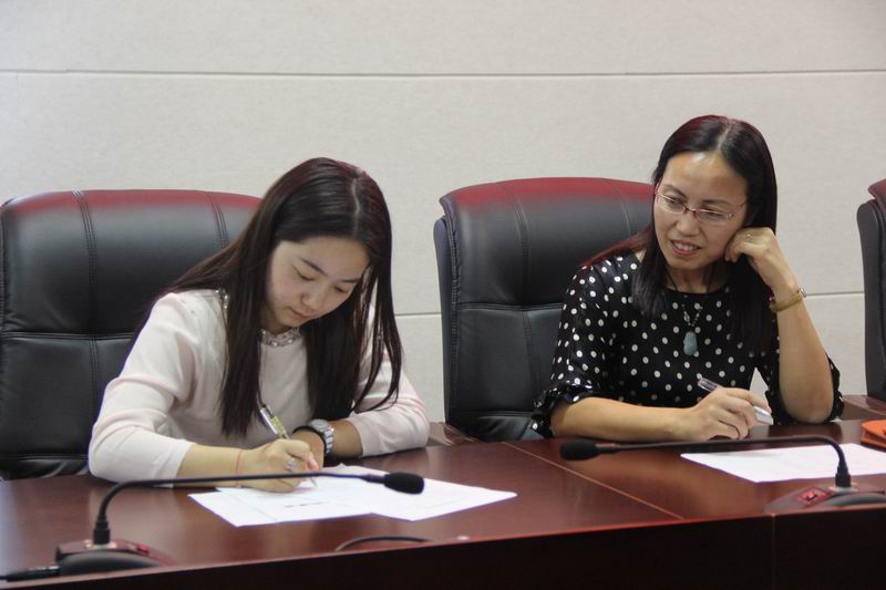 我校举行“童心学园?青蓝工程” 结对启动仪式