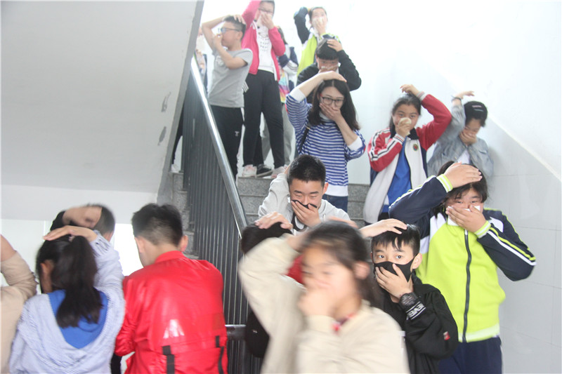 学习自救自护，搭建生命绿洲