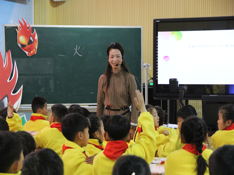 市乡村骨干教师王玮小学品德培育站赛课活动在我校举行