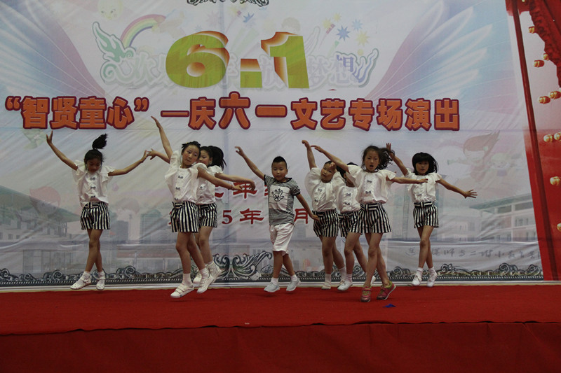 “智贤童心”——庆六一文艺专场演出精彩瞬间之二年级