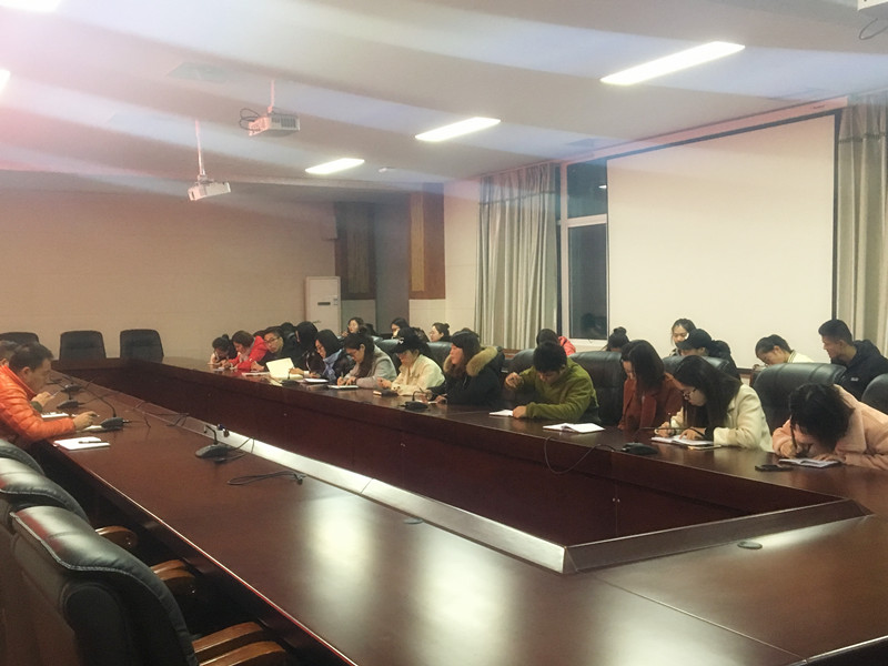 童心学园：选题把脉  思维碰撞