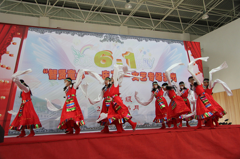 “智贤童心”——庆六一文艺专场演出精彩瞬间之五年级