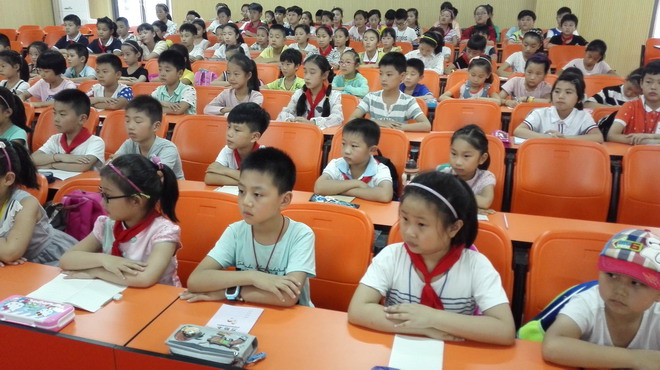 聪明 活泼 勇敢 快乐——童学小助手班队干部任职培训