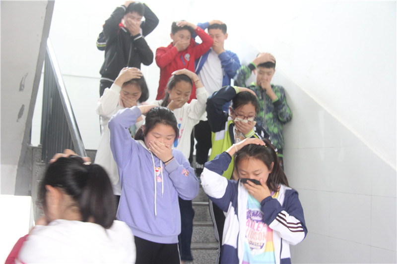 学习自救自护，搭建生命绿洲