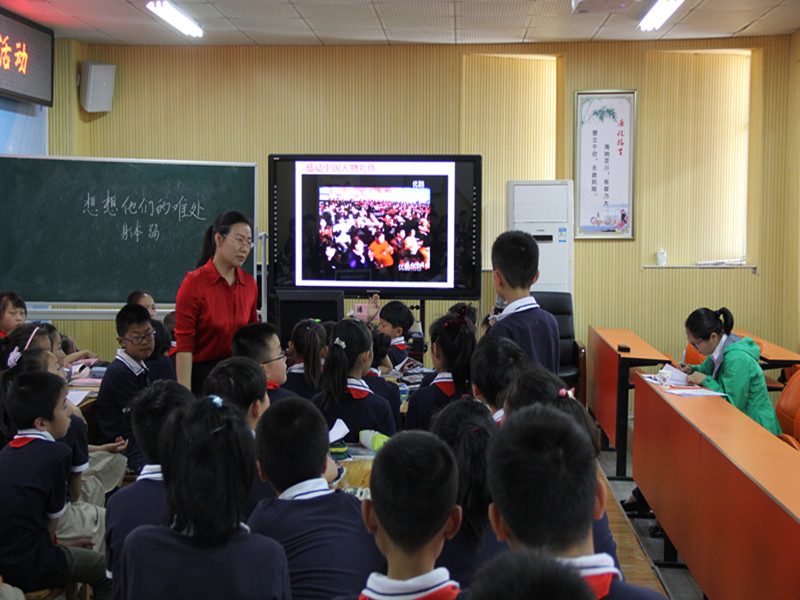 市小学品德“青蓝课程”展示活动在我校举行