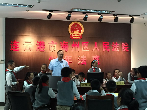 我校开展“法制伴我成长 我做守法小公民”主题活动