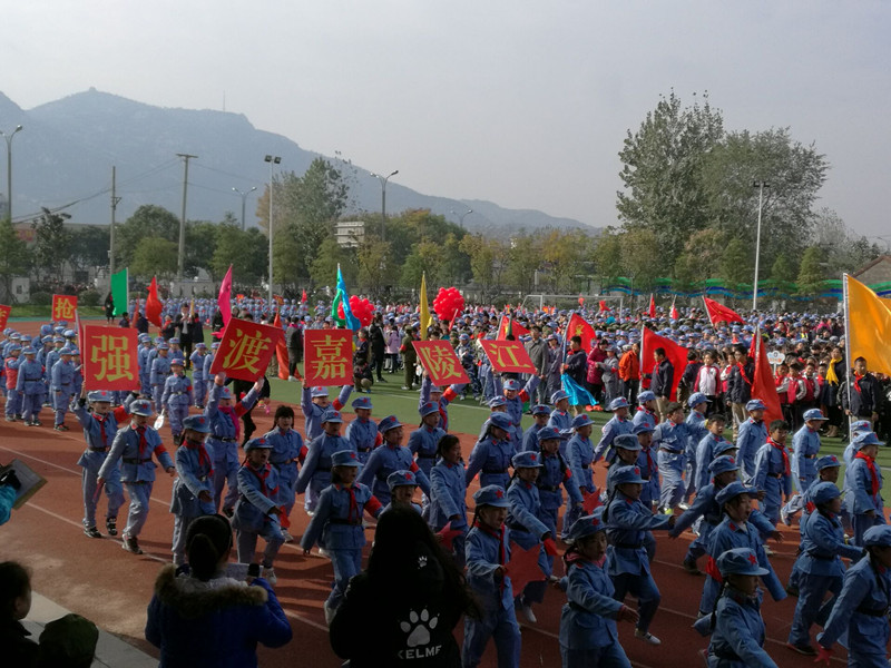 我校举行“行进在长征路上”体育节开幕式