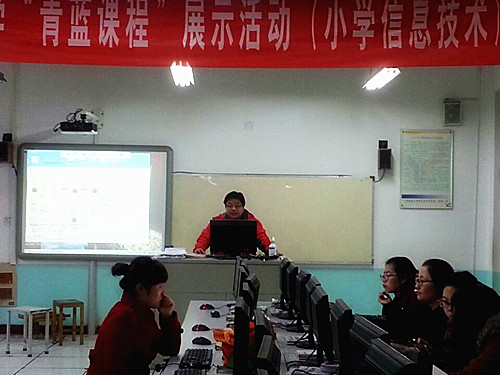 我校“青年教师课件制作培训班”本学期第三次授课