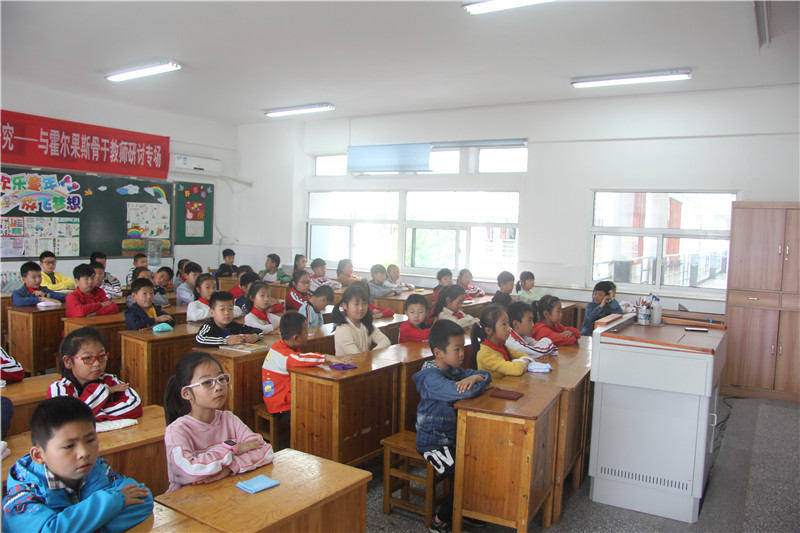学习自救自护，搭建生命绿洲