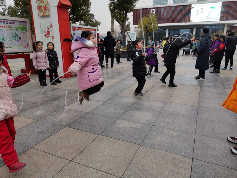 我校举行2019年“庆元旦、迎新年”跳绳、踢毽比赛