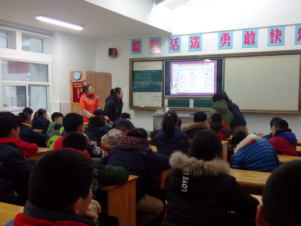 六年级部举行