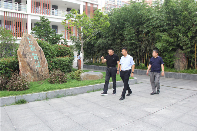 市教育工委副书记林田海到我校检查文明城市创建工作