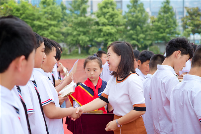 童言谢师恩   童心再启航