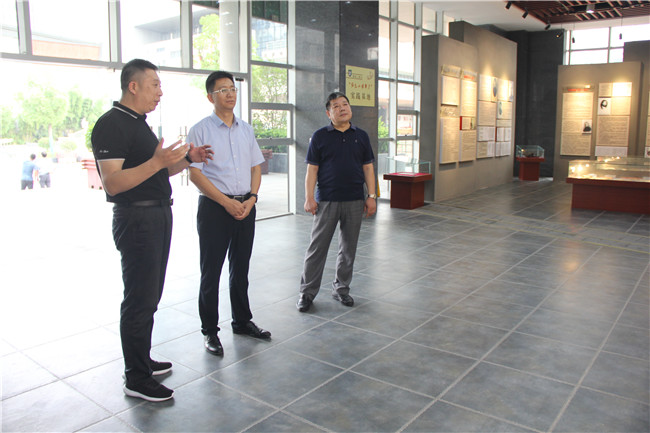 市教育工委副书记林田海到我校检查文明城市创建工作