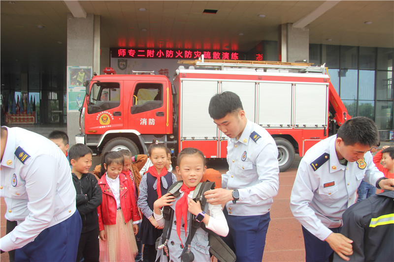 学习自救自护，搭建生命绿洲