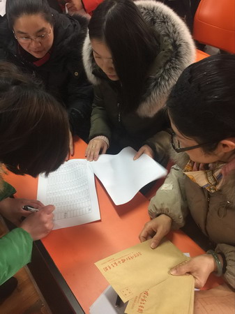 集团举行2016-2017学年家庭经济困难学生生活补助金发放仪式