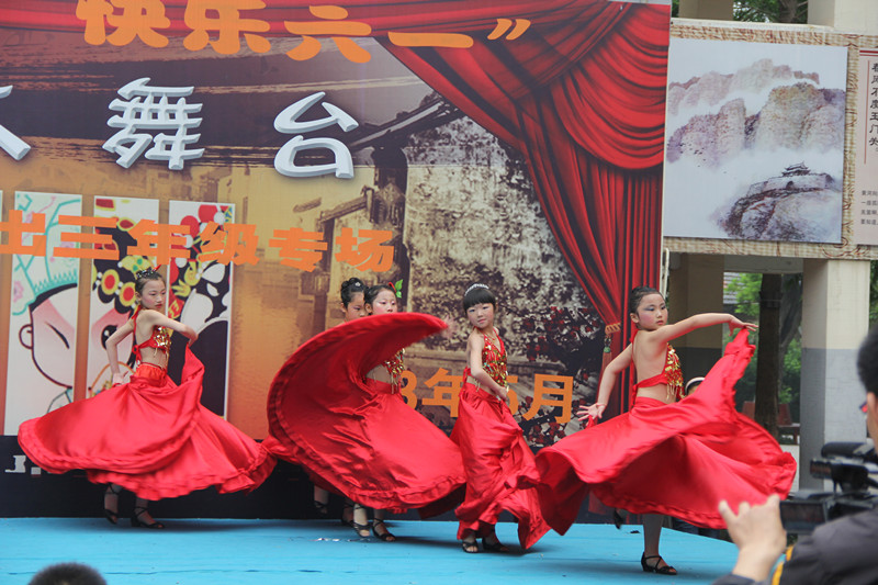 “我行我秀快乐六一”文艺演出第三场、第四场完美收官